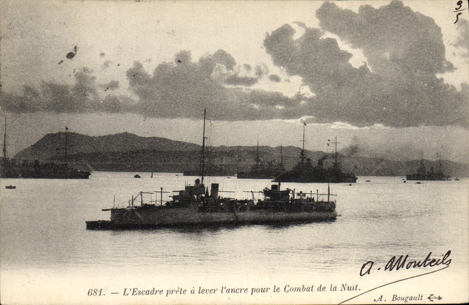 CPA Bateau de guerre L'escadre prete a lever l'ancre pour le combat de nuit 