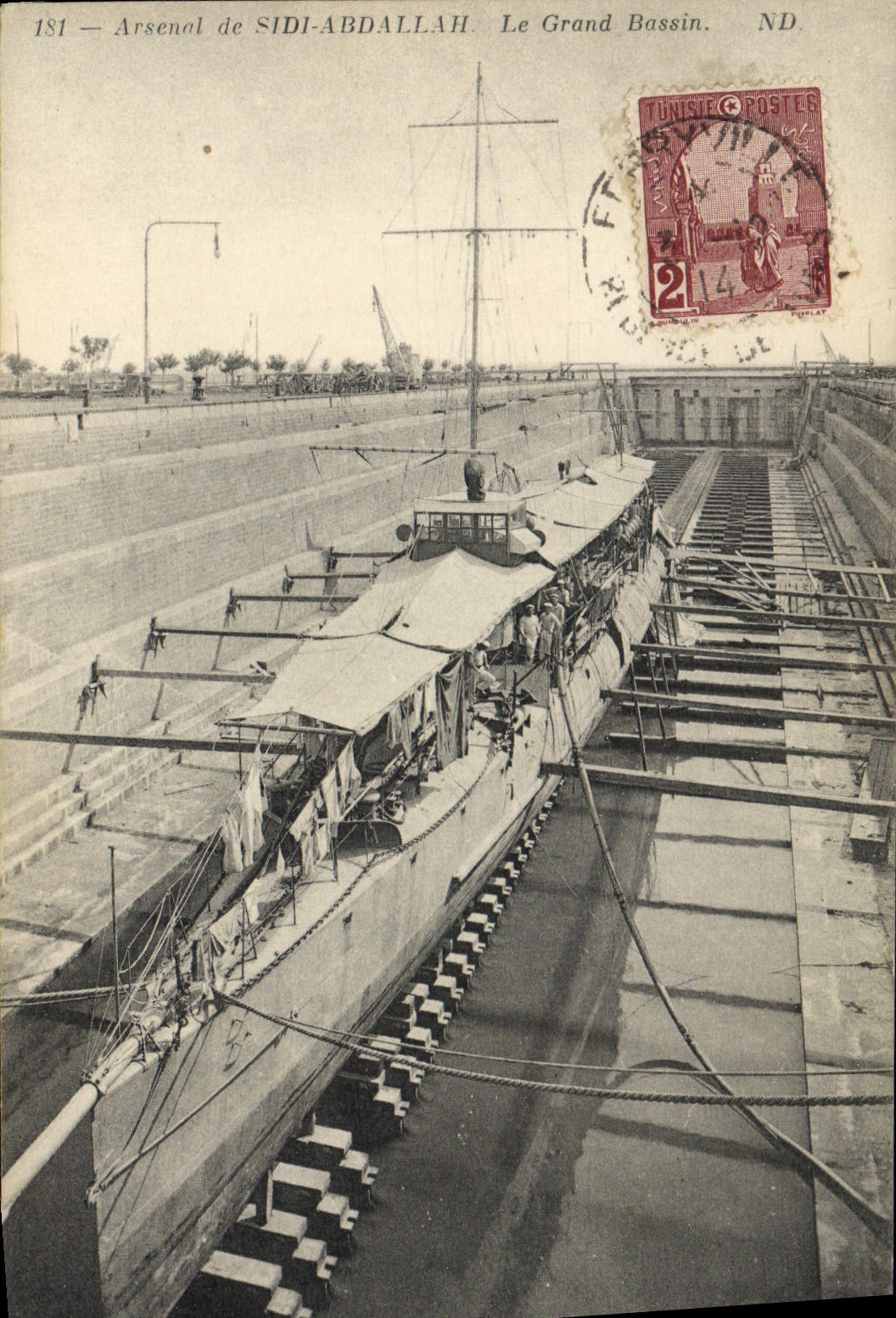 CPA Bateau de guerre Arsenal de Sidi Abdallah Le grand bassin Tunisie 