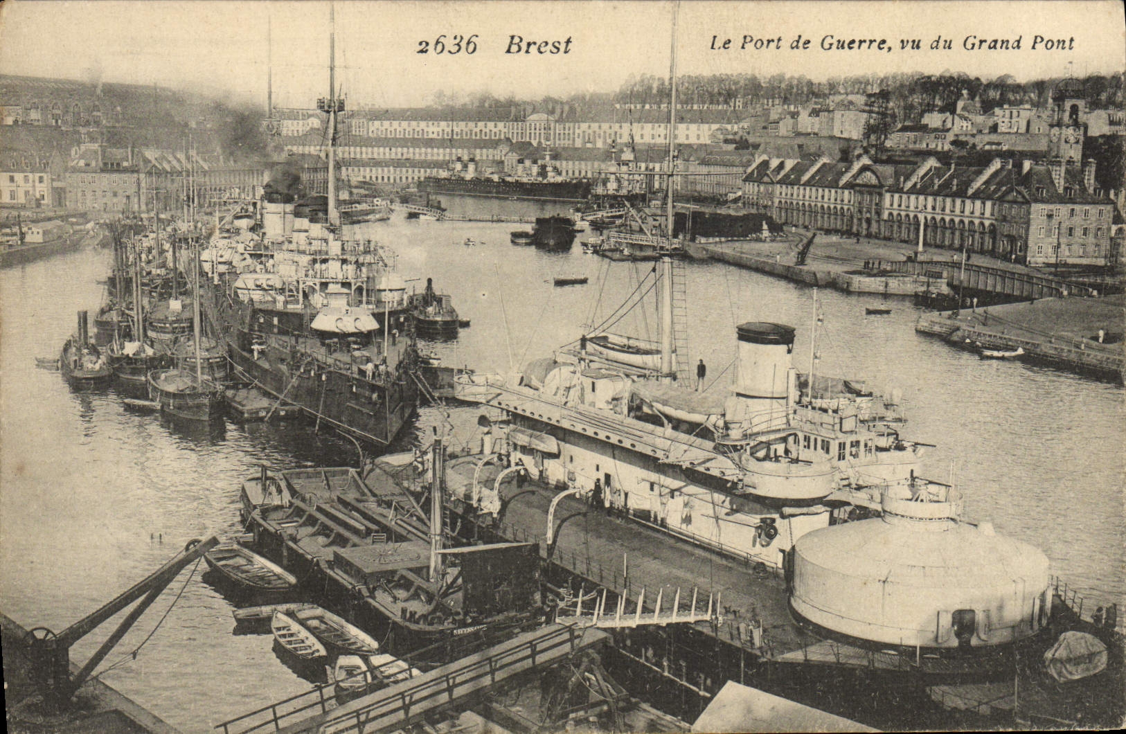 CPA Bateau de guerre Brest Le port de guerre vu du grand pont 