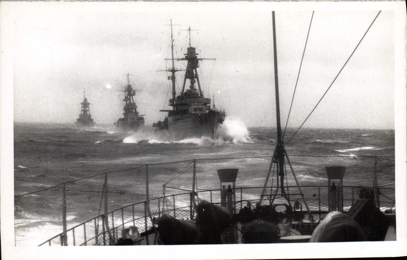 CPM Bateau de guerre 