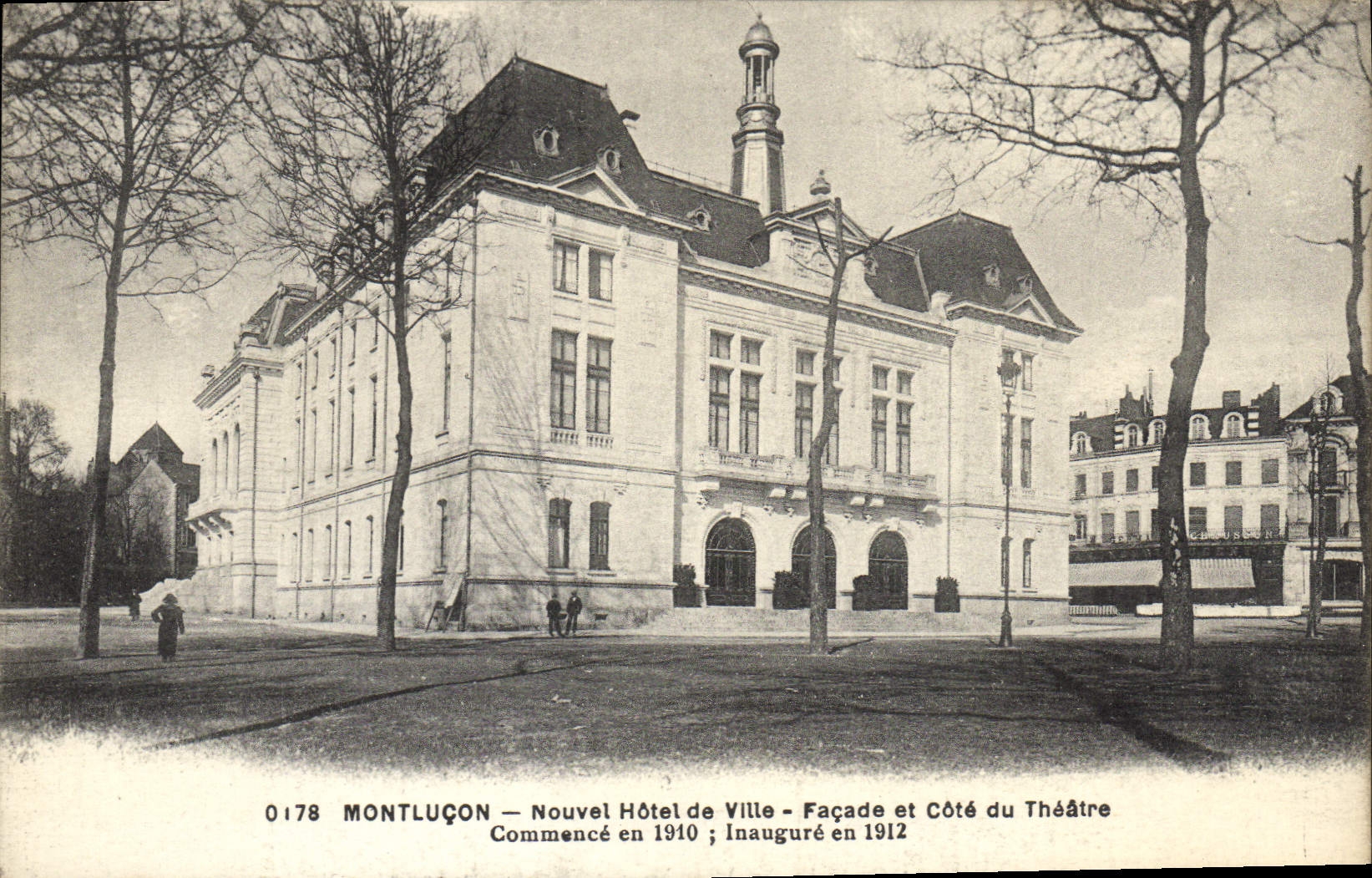 CPA Nouvel hotel de ville Facade et cote du Theatre Montlucon
