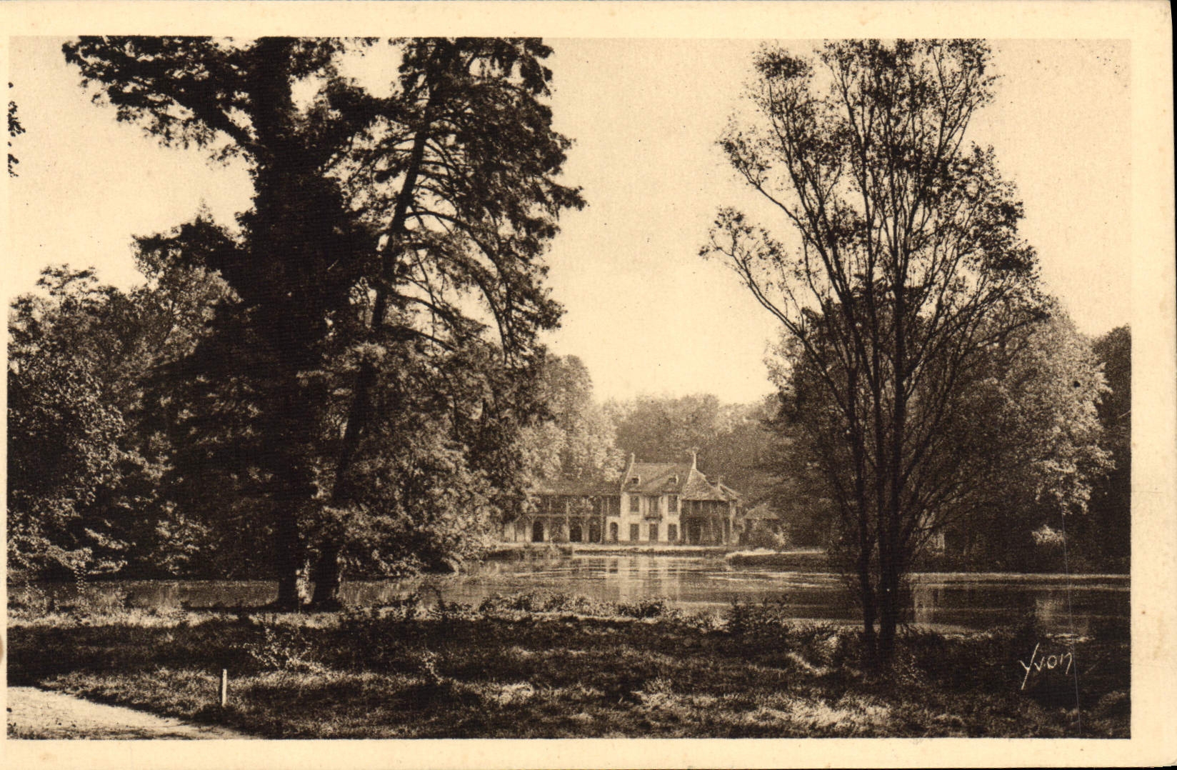 CPA Palais De Versailles Hameau de Marie Antoinette Maison de la reine