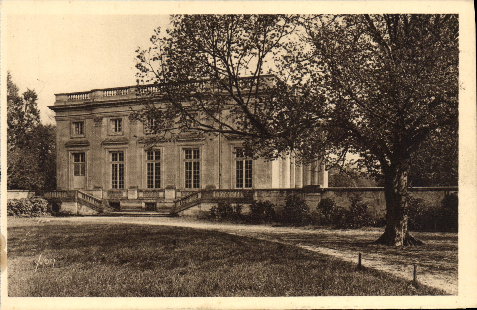 CPA Splendeurs Et Charmes De Versailles Facade du Petit Trianon sur les jardins