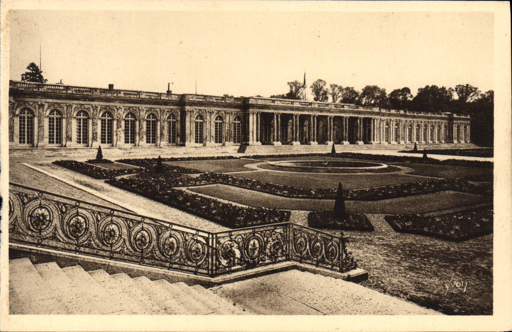 CPA Splendeurs Et Charmes De Versailles Facade du Grand Trianon sur les jardins 