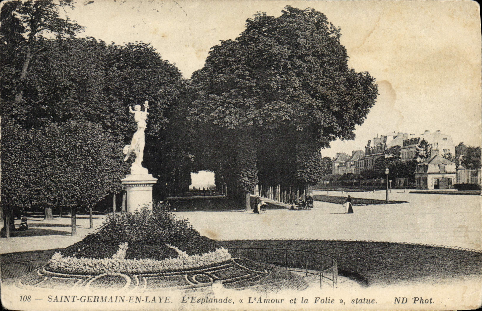 CPA Saint Germain en Laye L'Esplanade L'amour et la folie Statue 