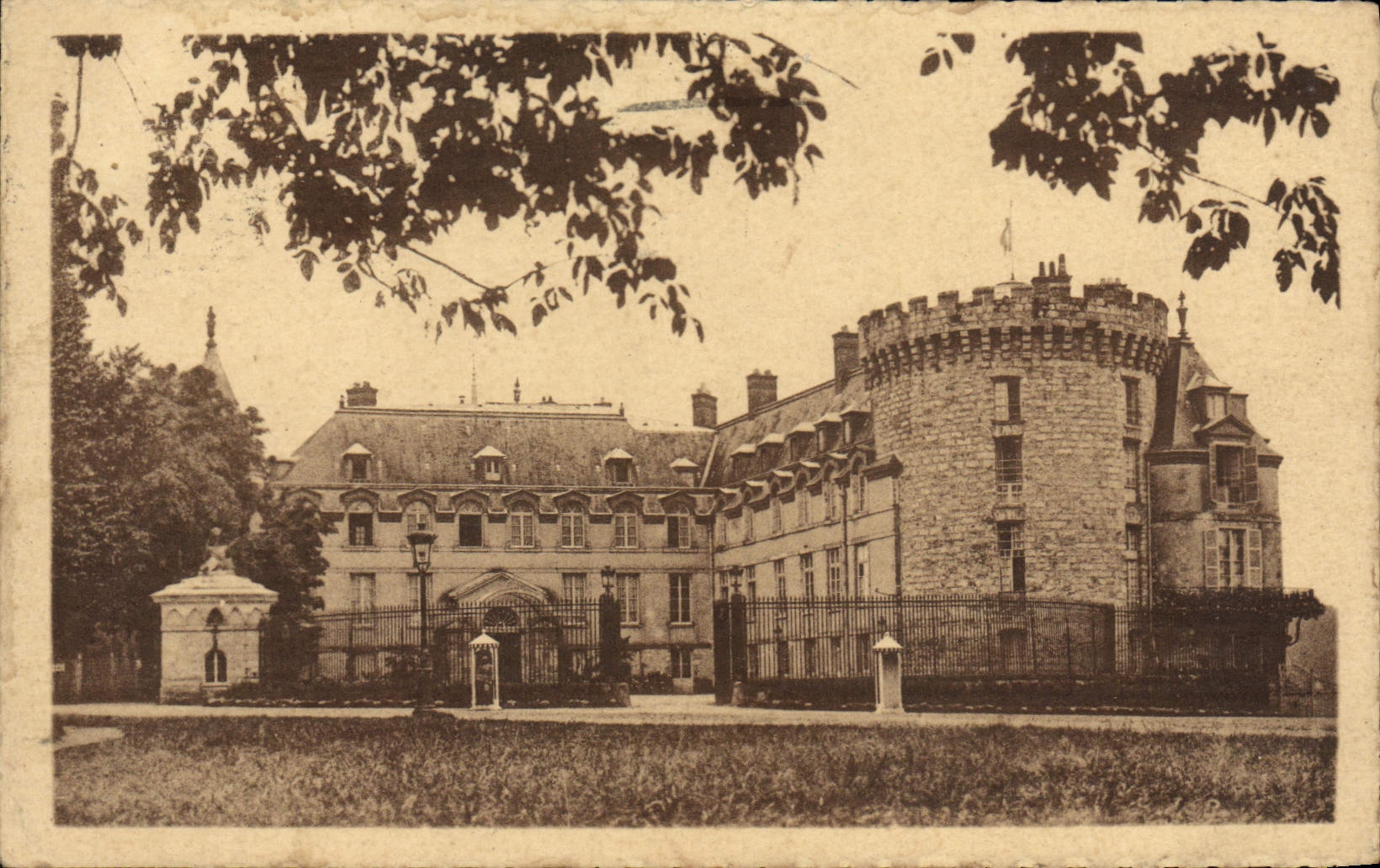 CPA Rambouillet Le Chateau et Tour Francois 1er