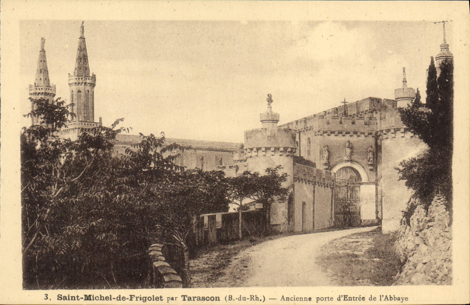 CPA St Michel de Frigolet Ancienne porte d'entree de l'abbaye