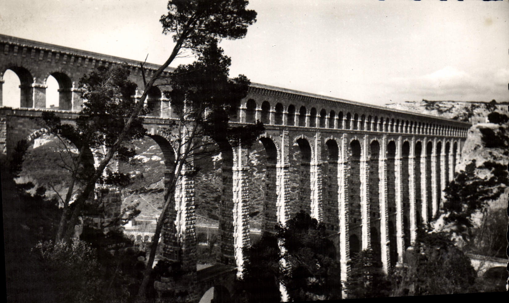 CPA Aix En Provence Le Pont Acqueduc de Roquefavour