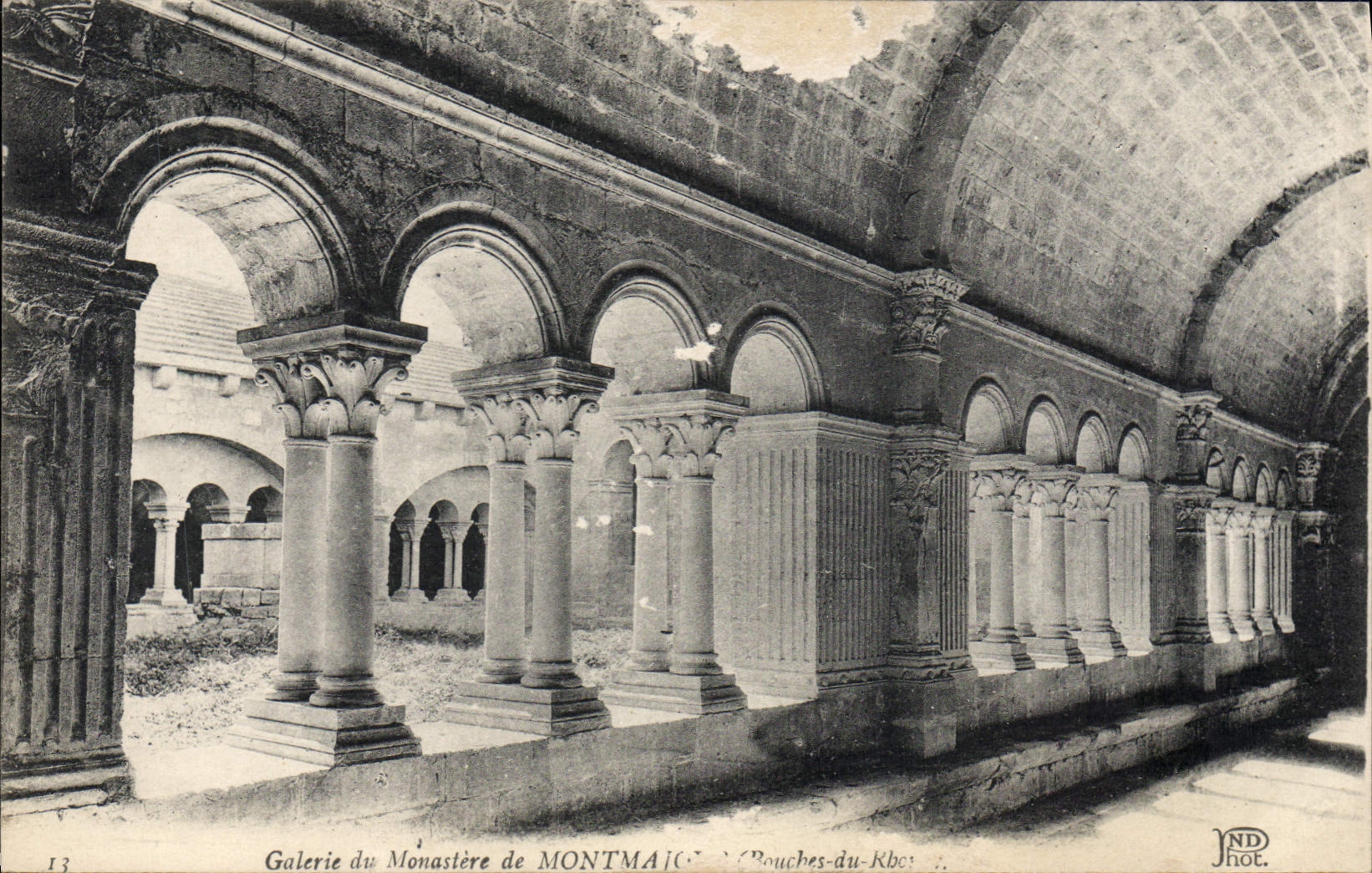 CPA Galerie du Monastere de Montmajour
