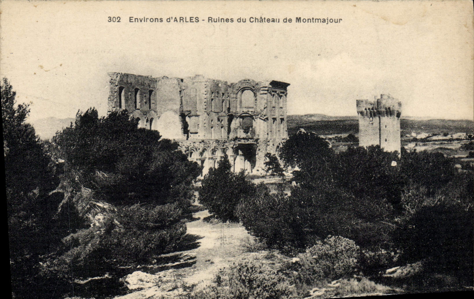 CPA Environs d'Arles Ruines du Chateau de Montmajour