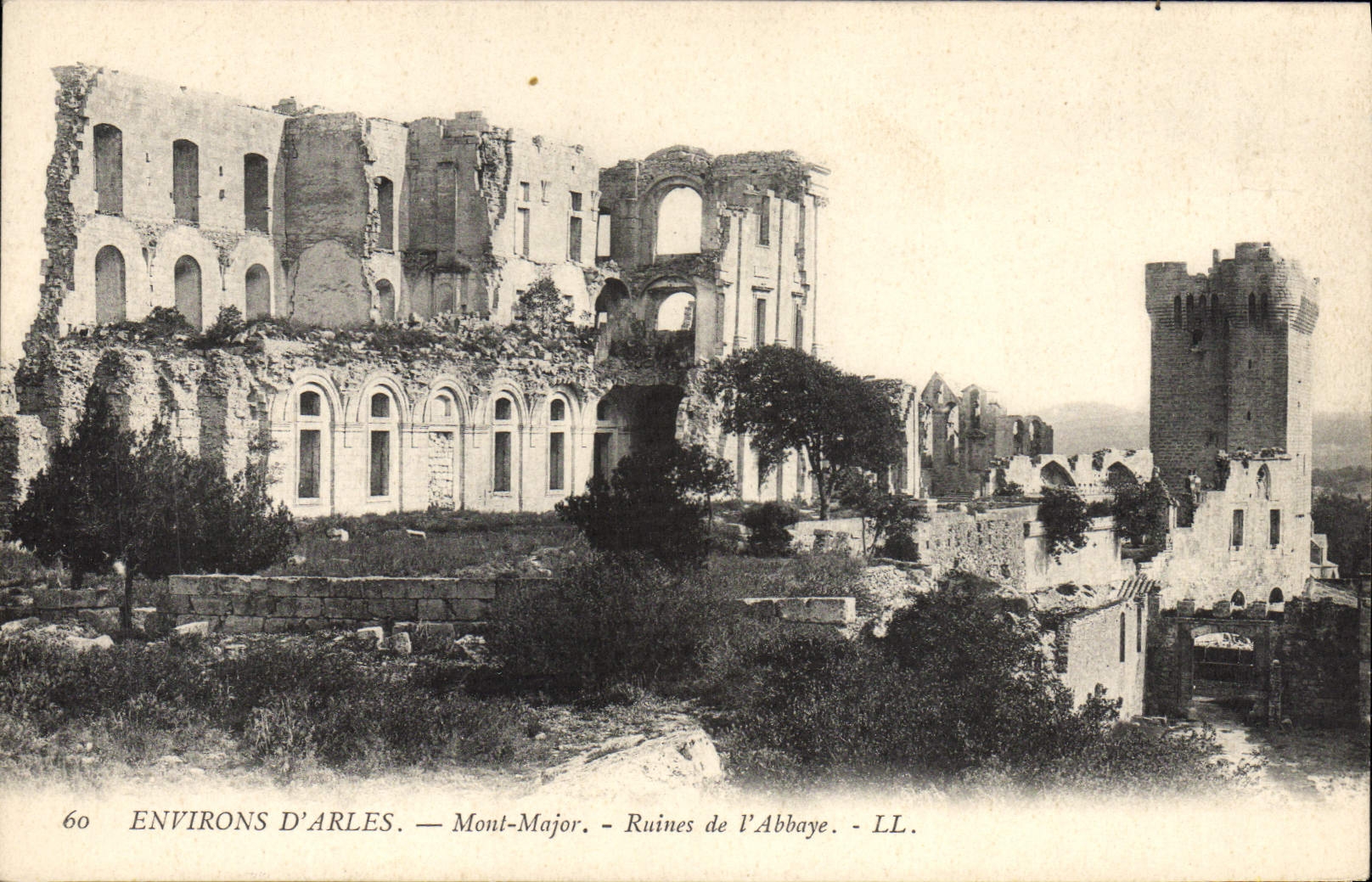 CPA Environs D'Arles Mont Major ruines de l'abbaye