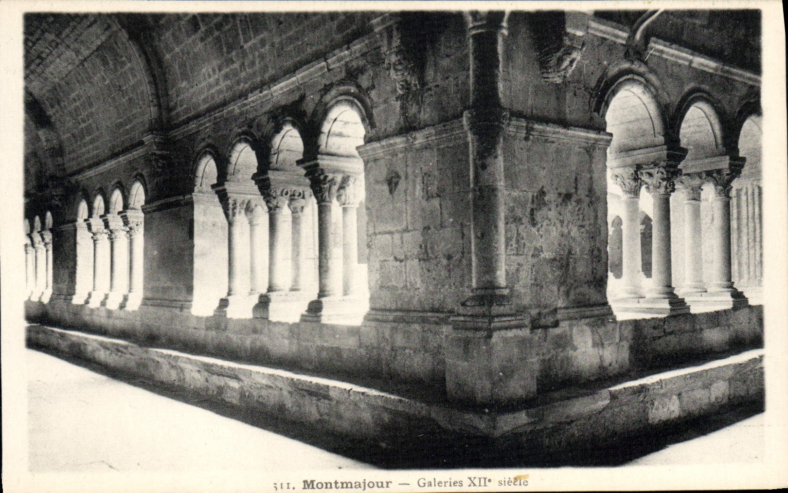 CPA Montmajour Galeries