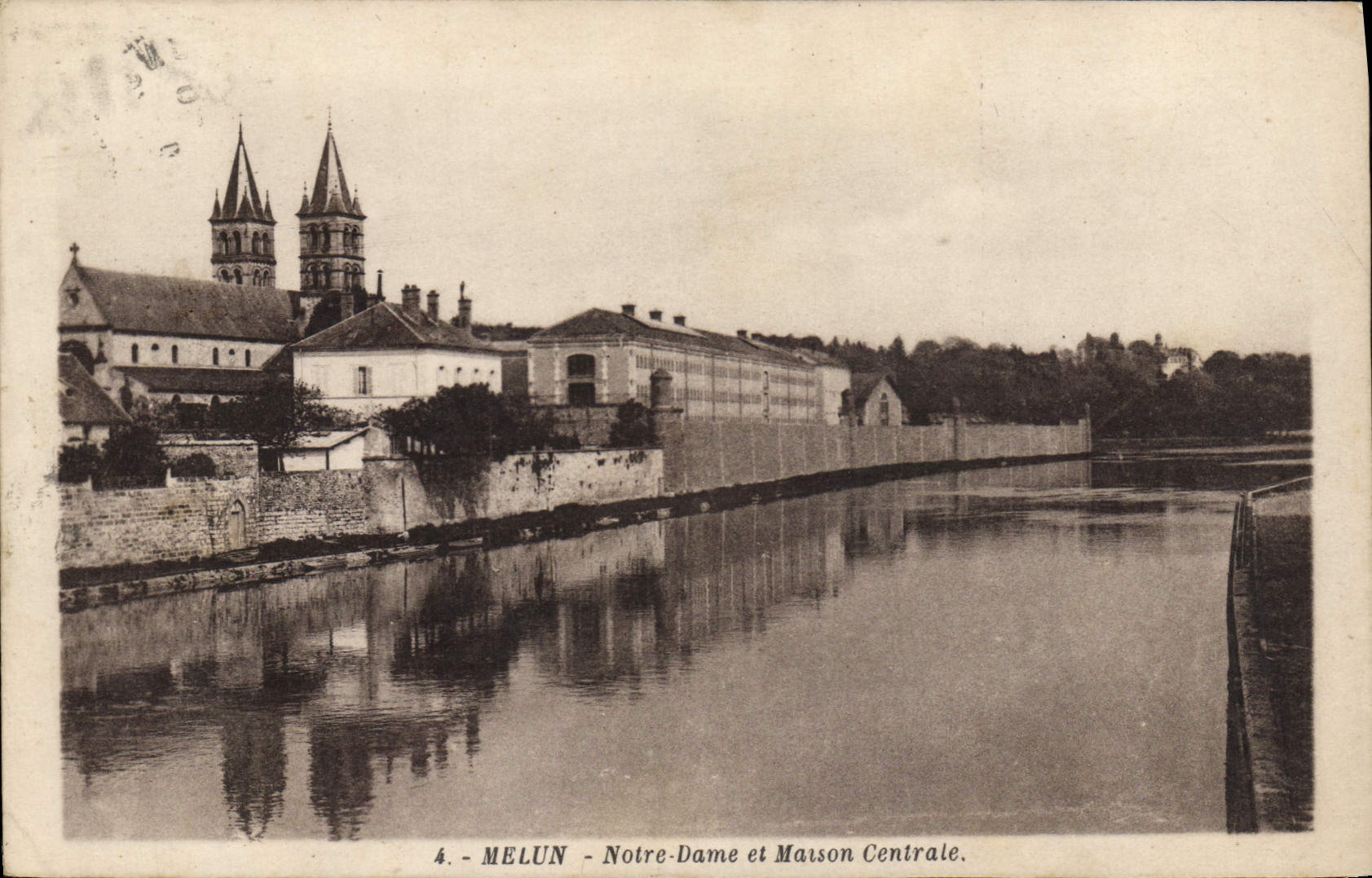 Prisión Melun Notre Dame de la POSTAL de la VENDIMIA y casa central