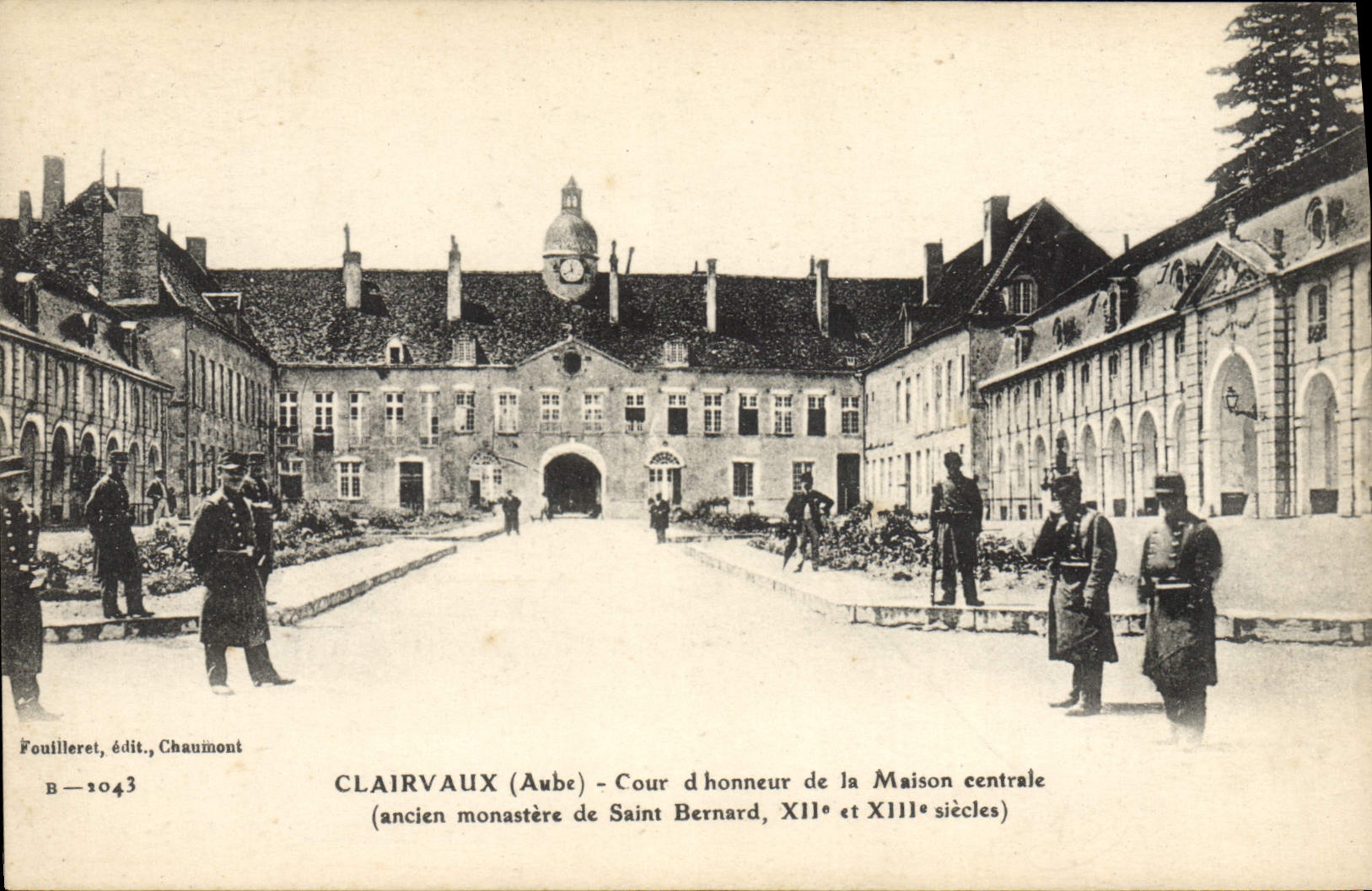 Patio principal de Clairvaux de la prisión de la POSTAL de la VENDIMIA del monasterio viejo de la casa central Saint de Bernard