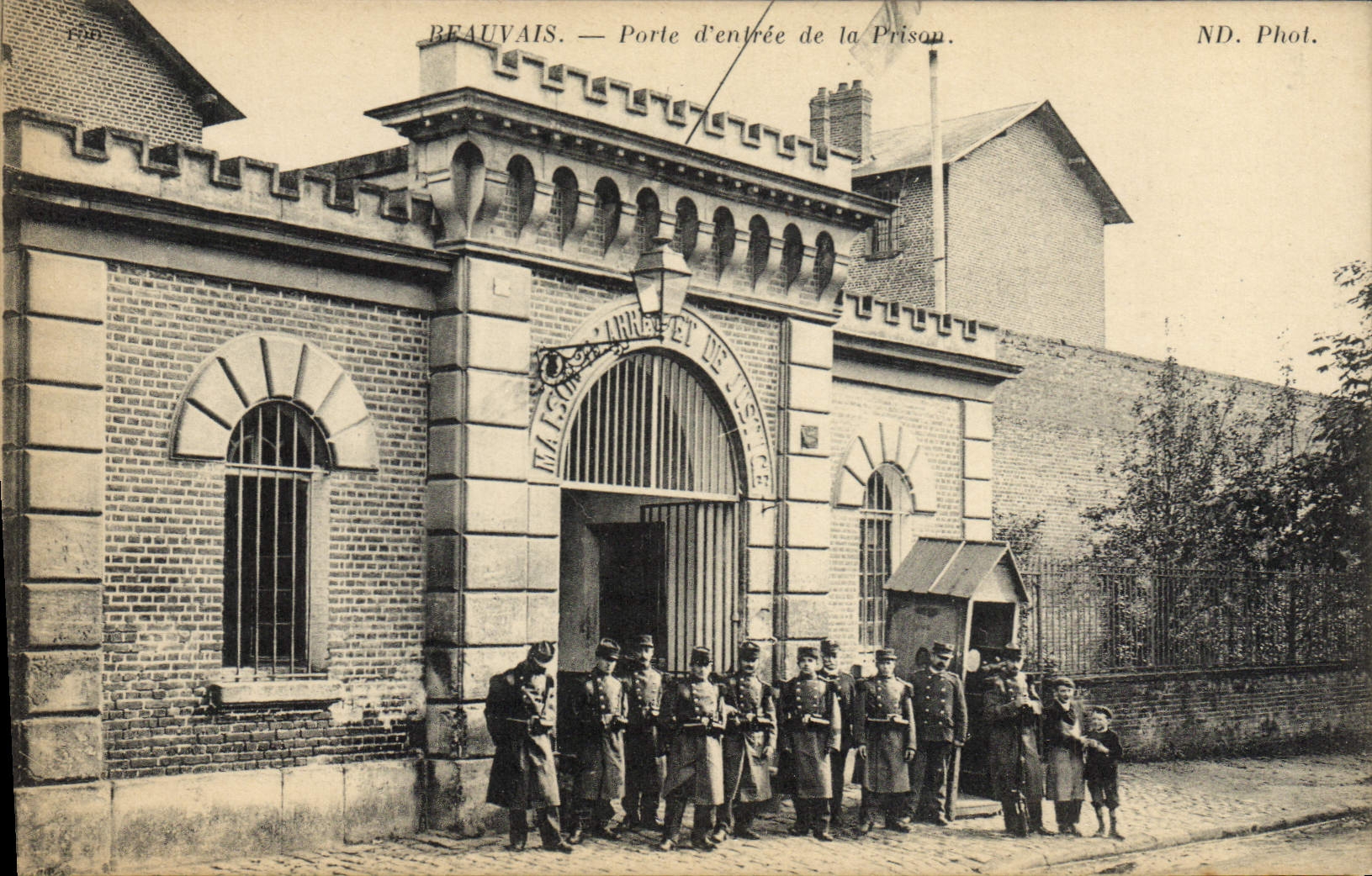 CPA Prison Beauvais Porte d'entree de la prison 