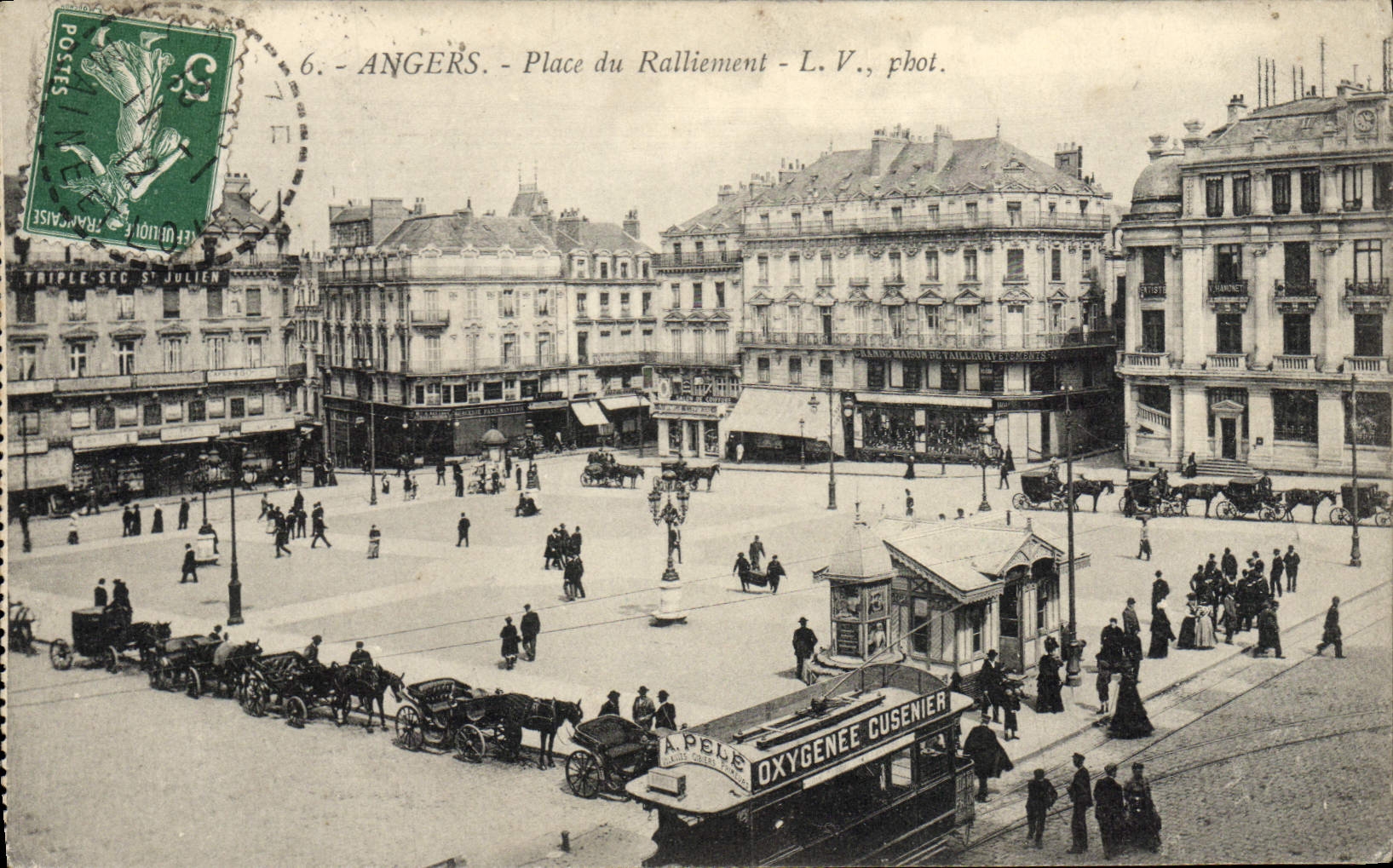 CPA Angers Place du Ralliement Publicite Cusenier Tramway