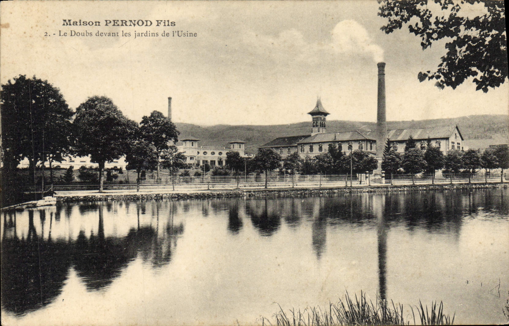 CPA Maison Pernod Le Doubs devant les jardins de l'usine