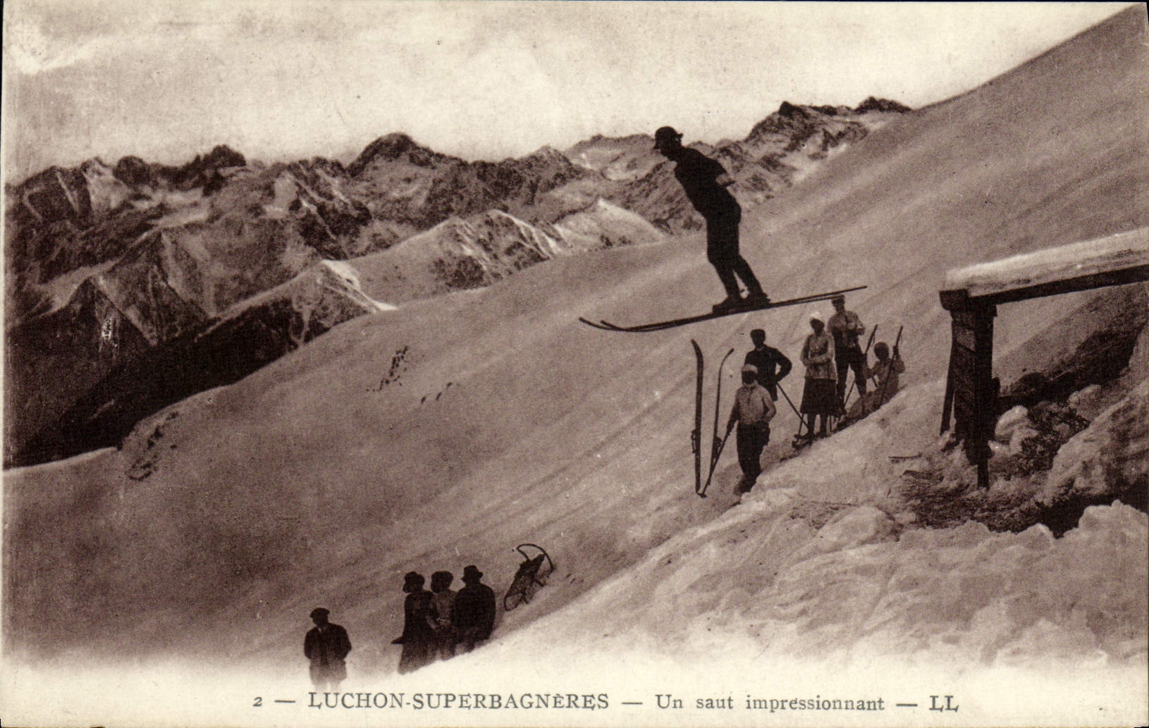 CPA Sports d'hiver Ski Luchon Superbagneres Un saut impressionnant