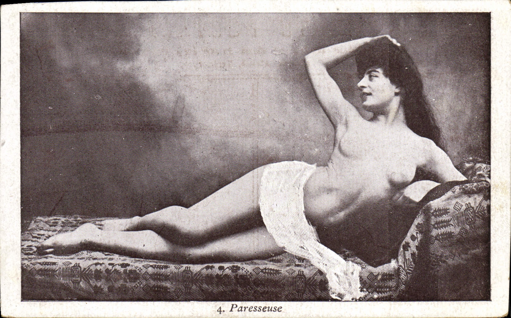 CPA Femme Nu erotique Paresseuse