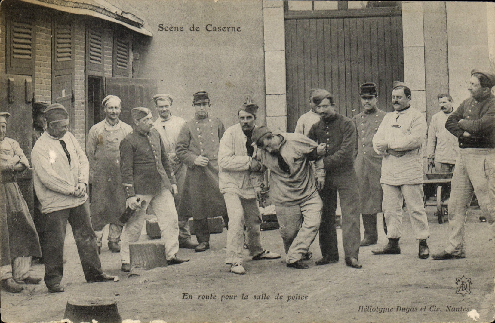 Cuarteles de Militaria de la POSTAL de la VENDIMIA en la manera para el cuarto de la fuerza de policía