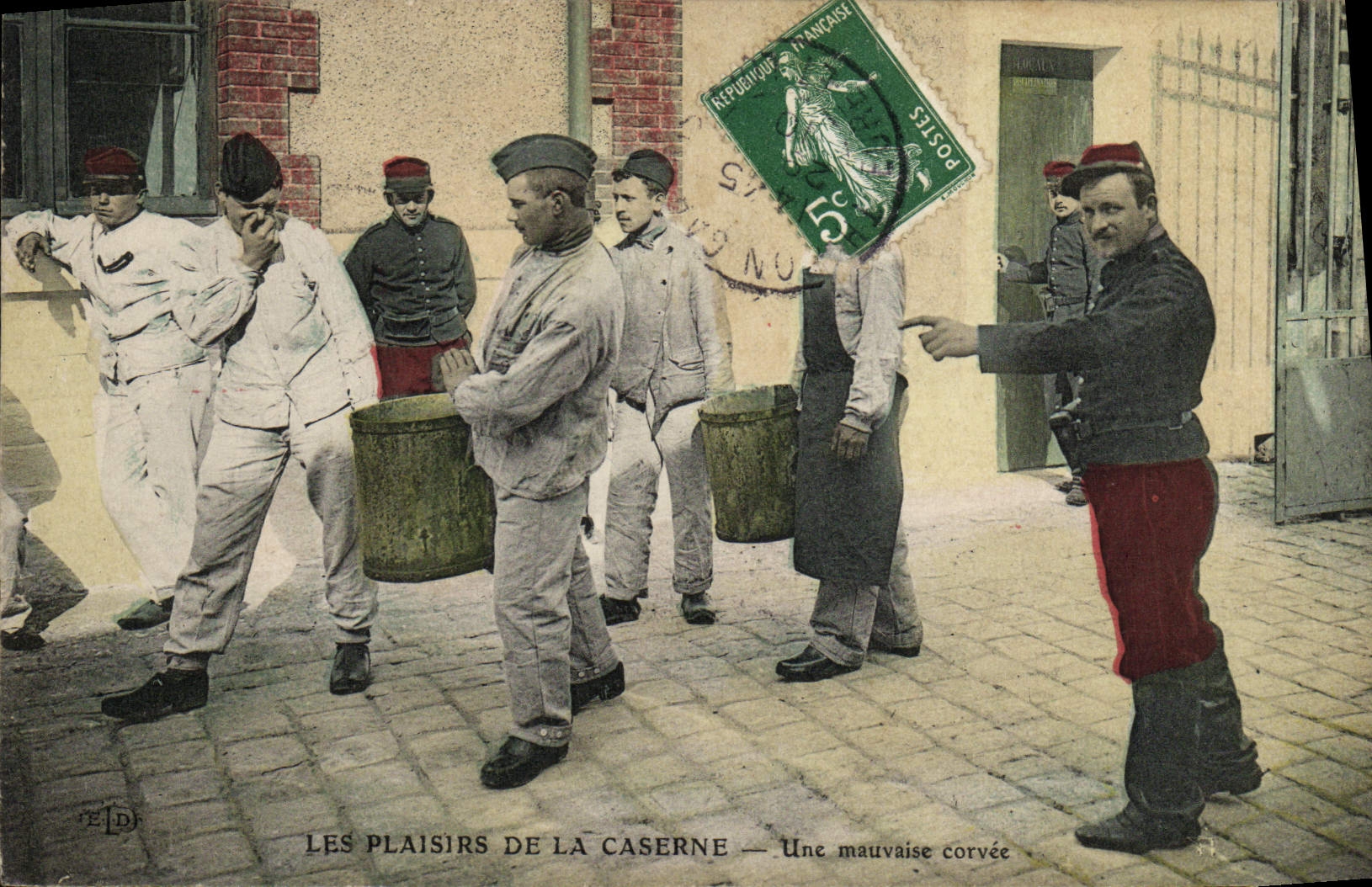 CPA Militaria Caserne Une mauvaise corvee