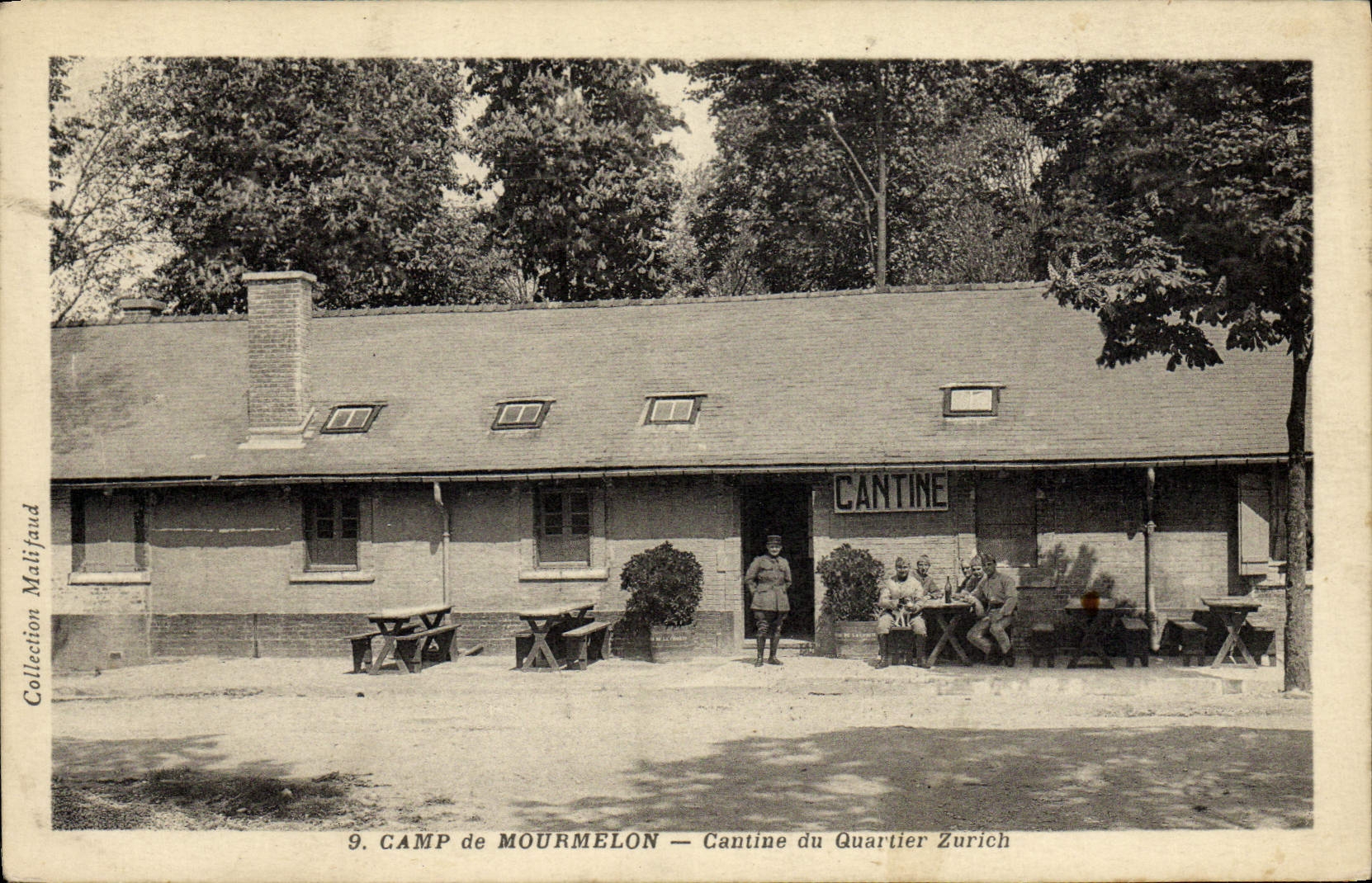 La POSTAL Militaria de la VENDIMIA acuartela el campo de la cantina de Mourmelon del districto de Zurich