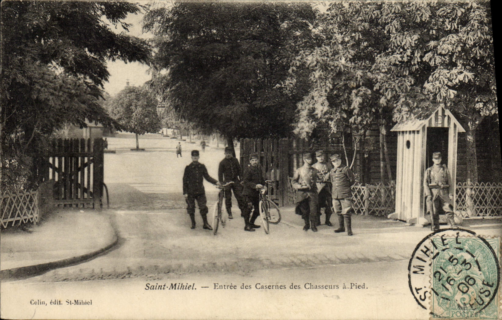 La entrada de Militaria Caserne Saint Mihiel de la POSTAL de la VENDIMIA de los cuarteles de los cazadores tiene pie