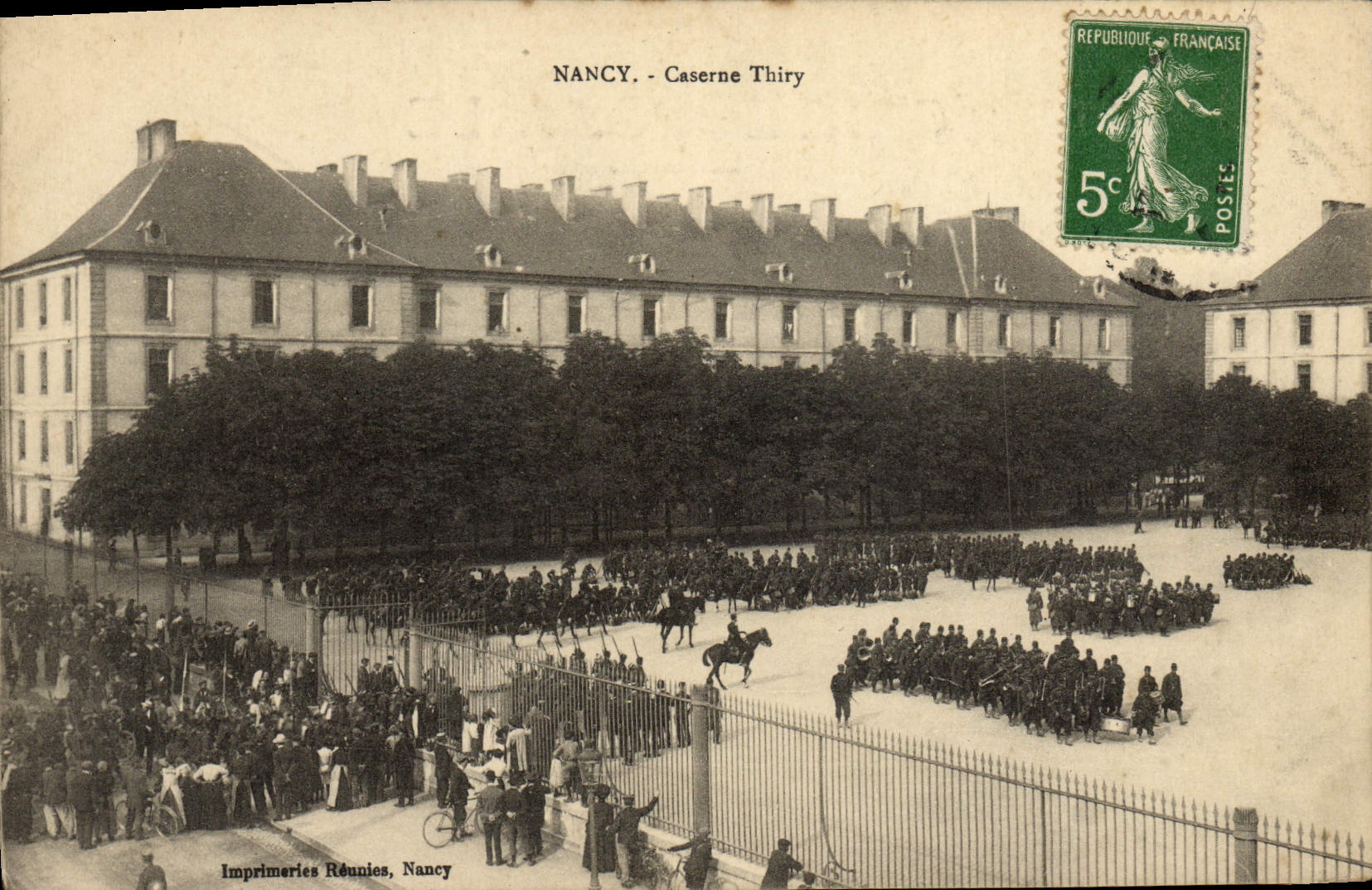 La POSTAL Militaria de la VENDIMIA acuartela los cuarteles de Nancy Thiry