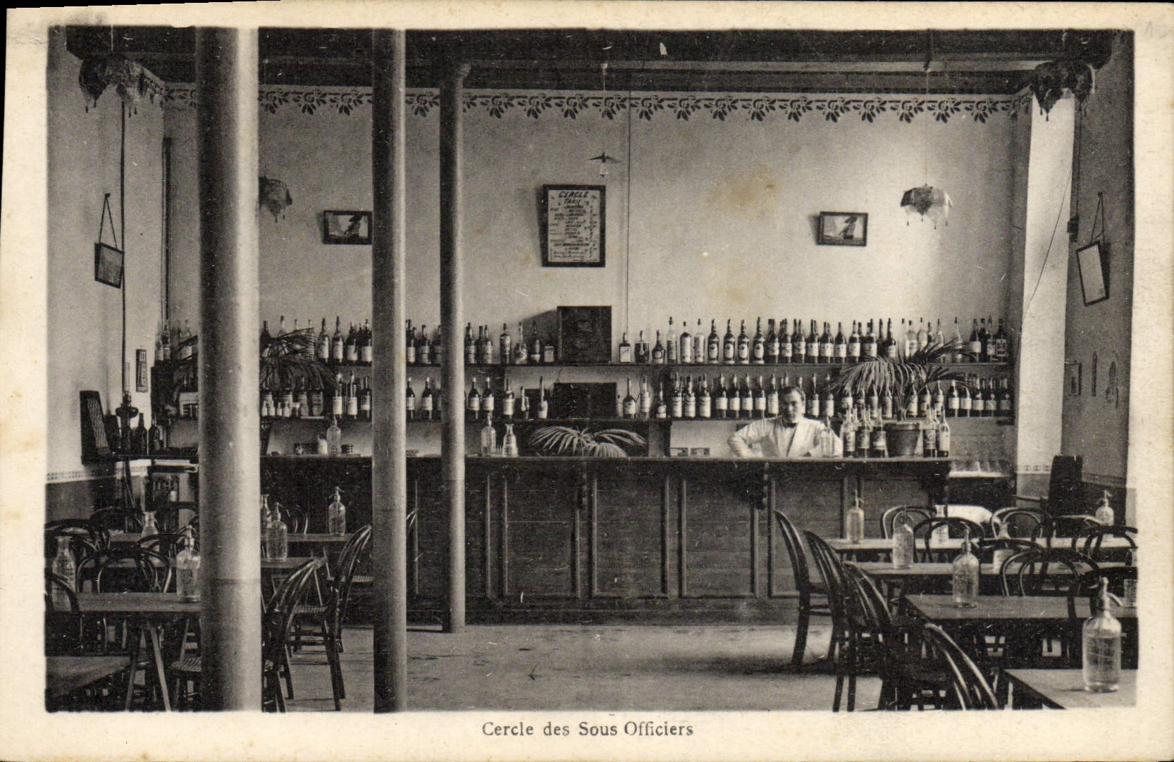 Anillos de Militaria Caserne de la POSTAL de la VENDIMIA debajo de oficiales