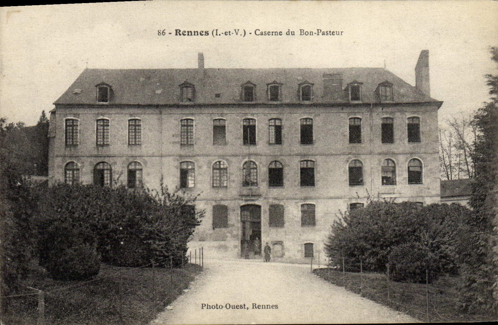 La POSTAL Militaria de la VENDIMIA acuartela los cuarteles de Rennes de buen Pasteur