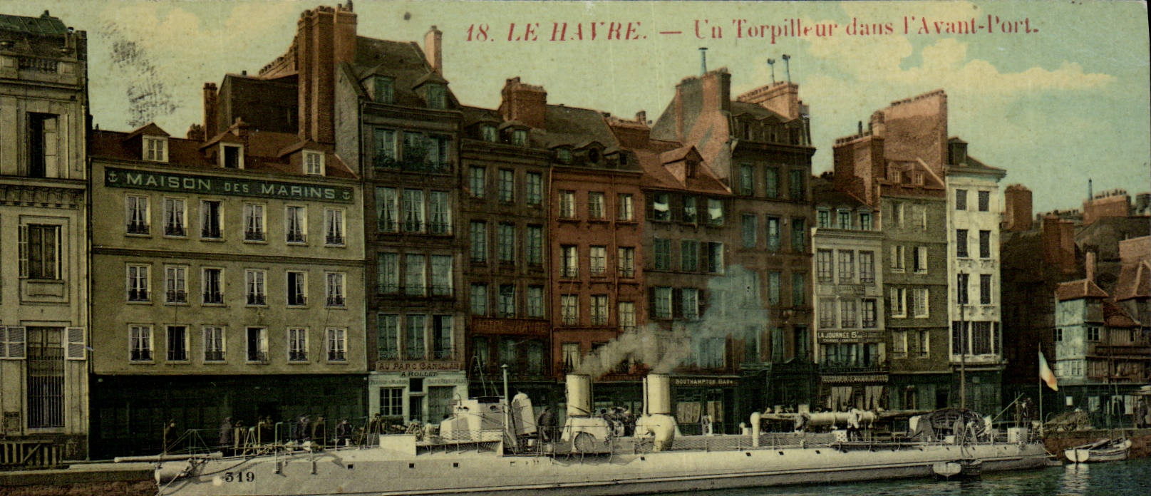CPA Bateau de guerre Le Havre Un torpilleur dans l'avant port Maison des marins