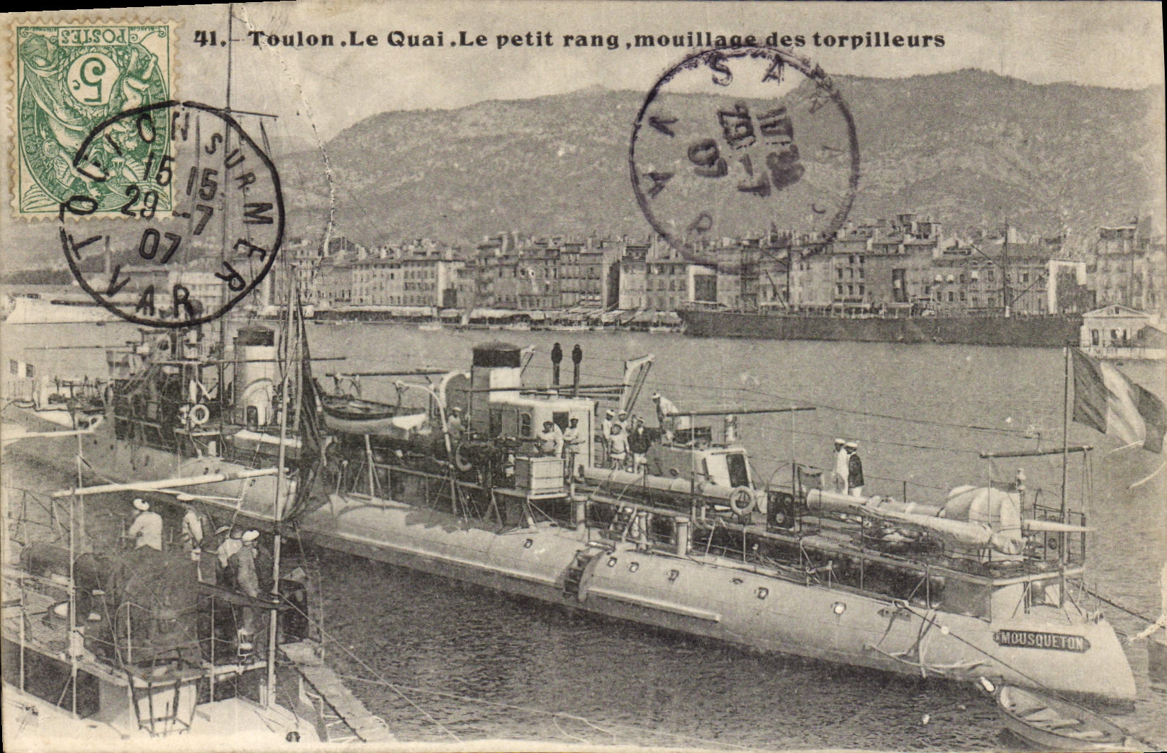 CPA Bateau de guerre Toulon le quai Le petit rang mouillage des torpilleurs