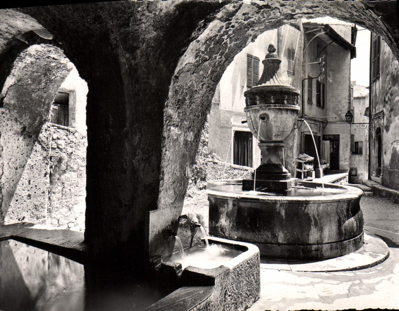 MODERN CARD Saint Paul the fountain