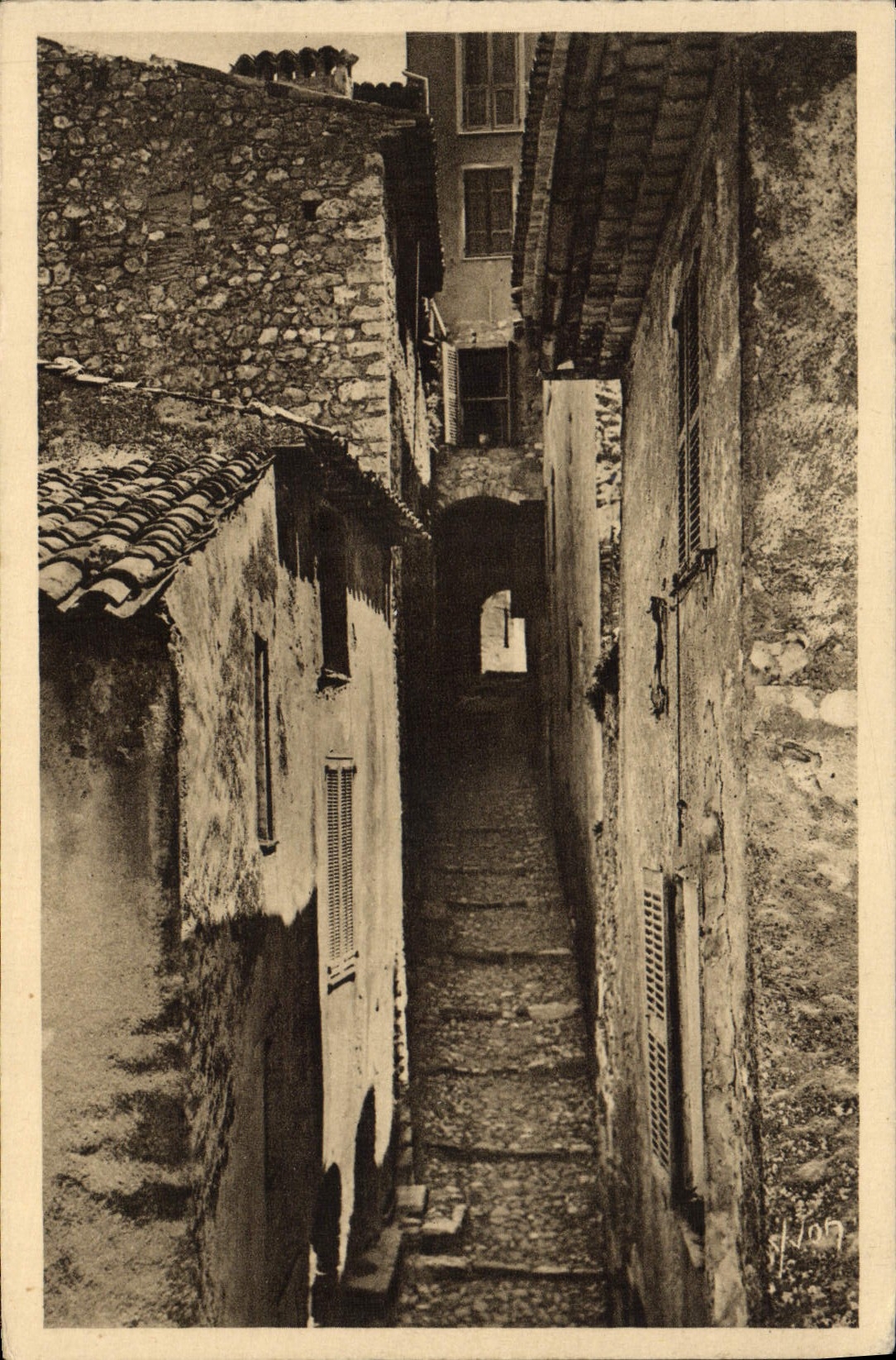 VINTAGE POSTCARD Saint Paul Old woman Street