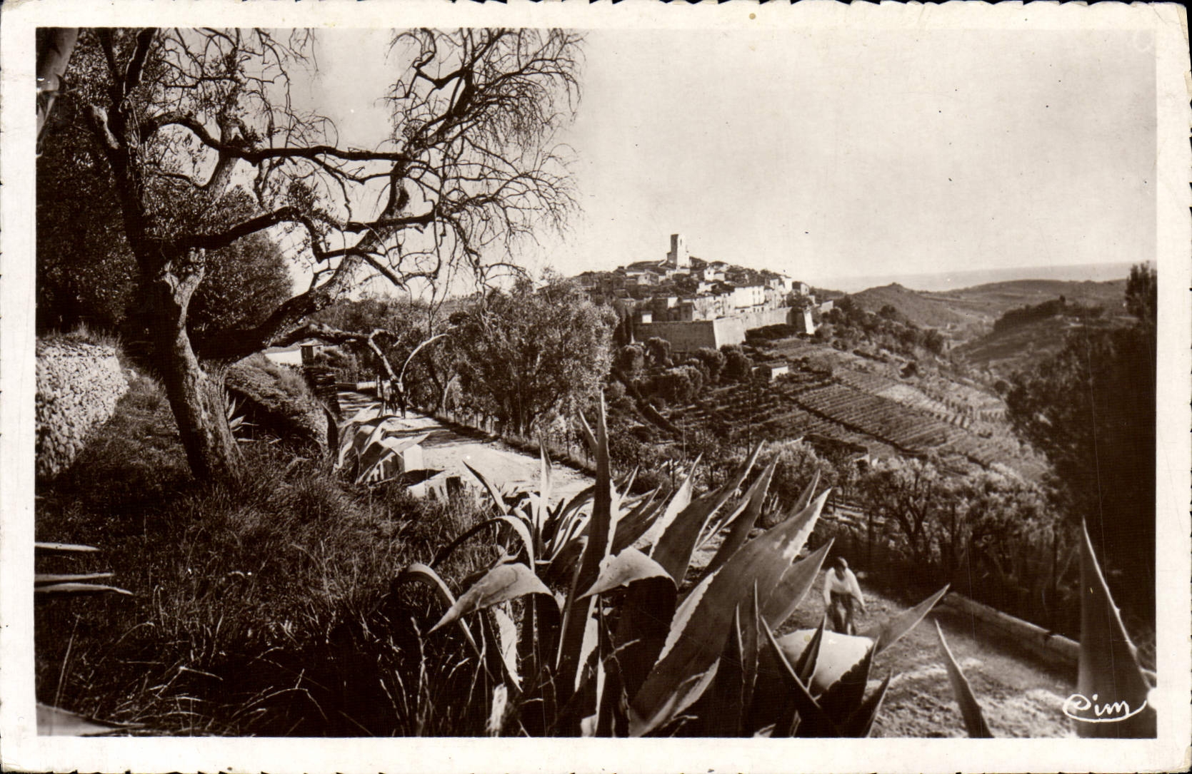 CPA Saint Paul Du Var Ses remparts son eglise sa fontaine