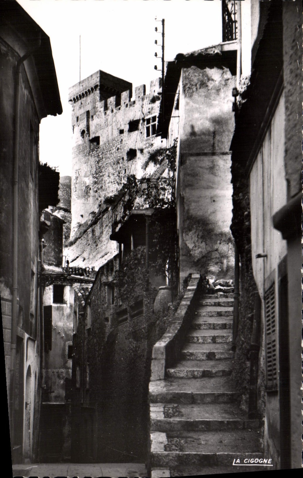 CPM Roquebrune Village Le Chateau Vu de l'Interieur du Village