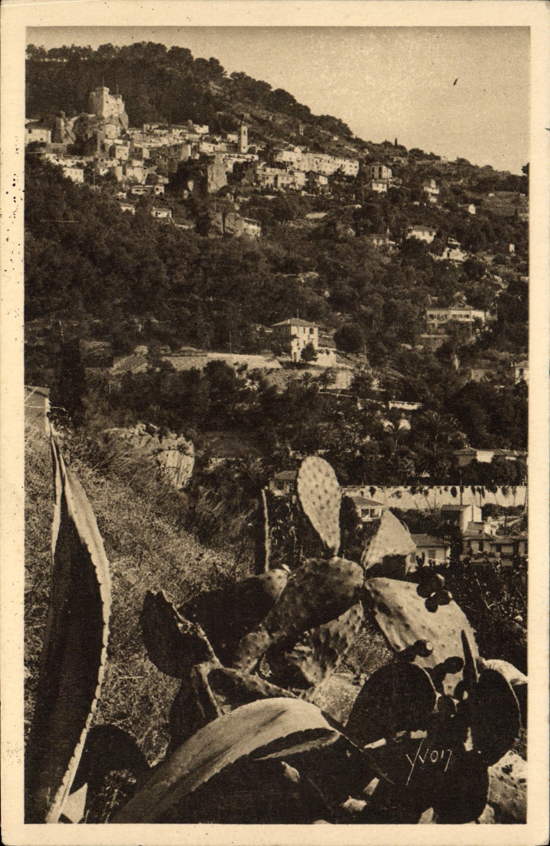 CPA Roquebrune dans son nid de village