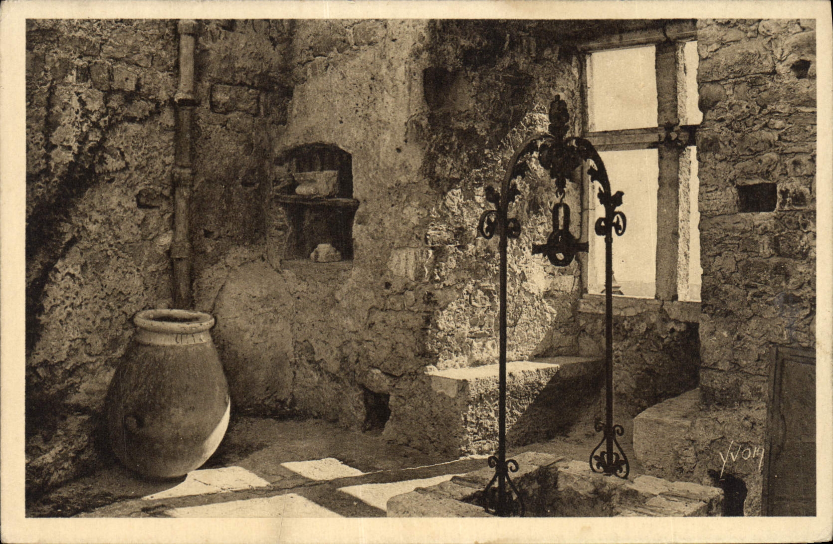 Interior de Martin del cabo de Roquebrune de la POSTAL de la VENDIMIA de la torre del Fort