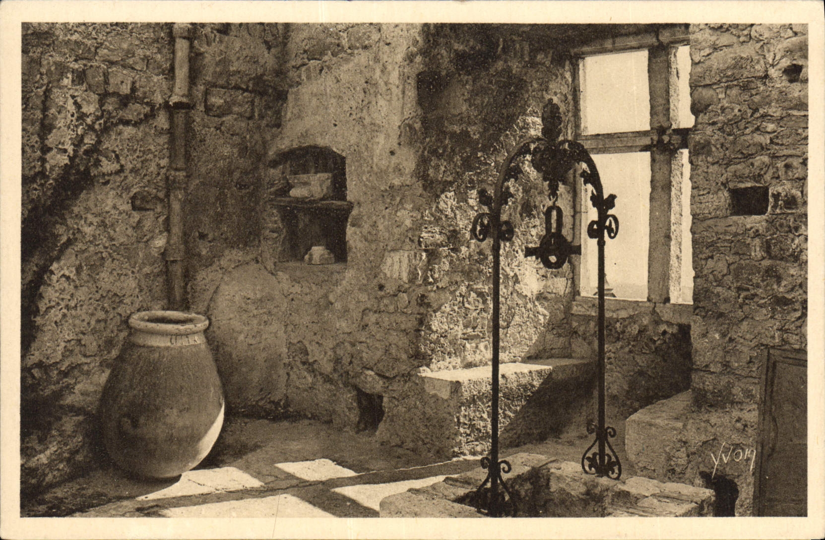 CPA Roquebrune Interieur de la tour du fort 
