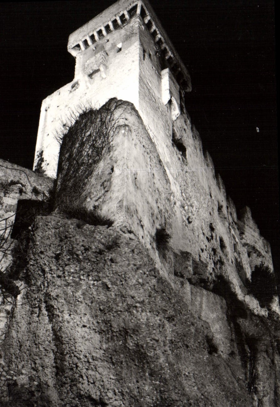 CPM Roquebrune Village Le Chateau illumine