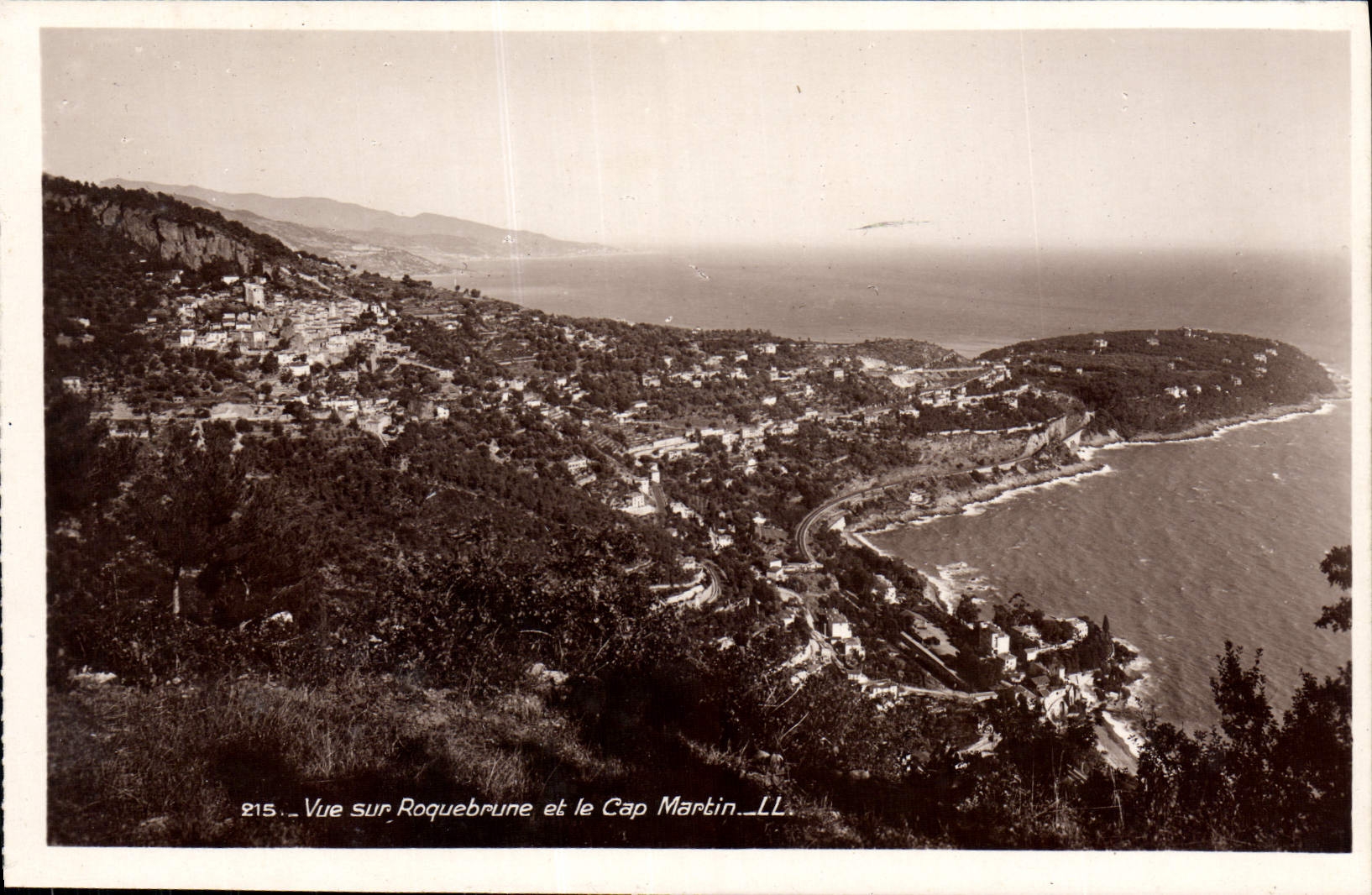 CPA Vue sur Roquebrune et le Cap Martin 