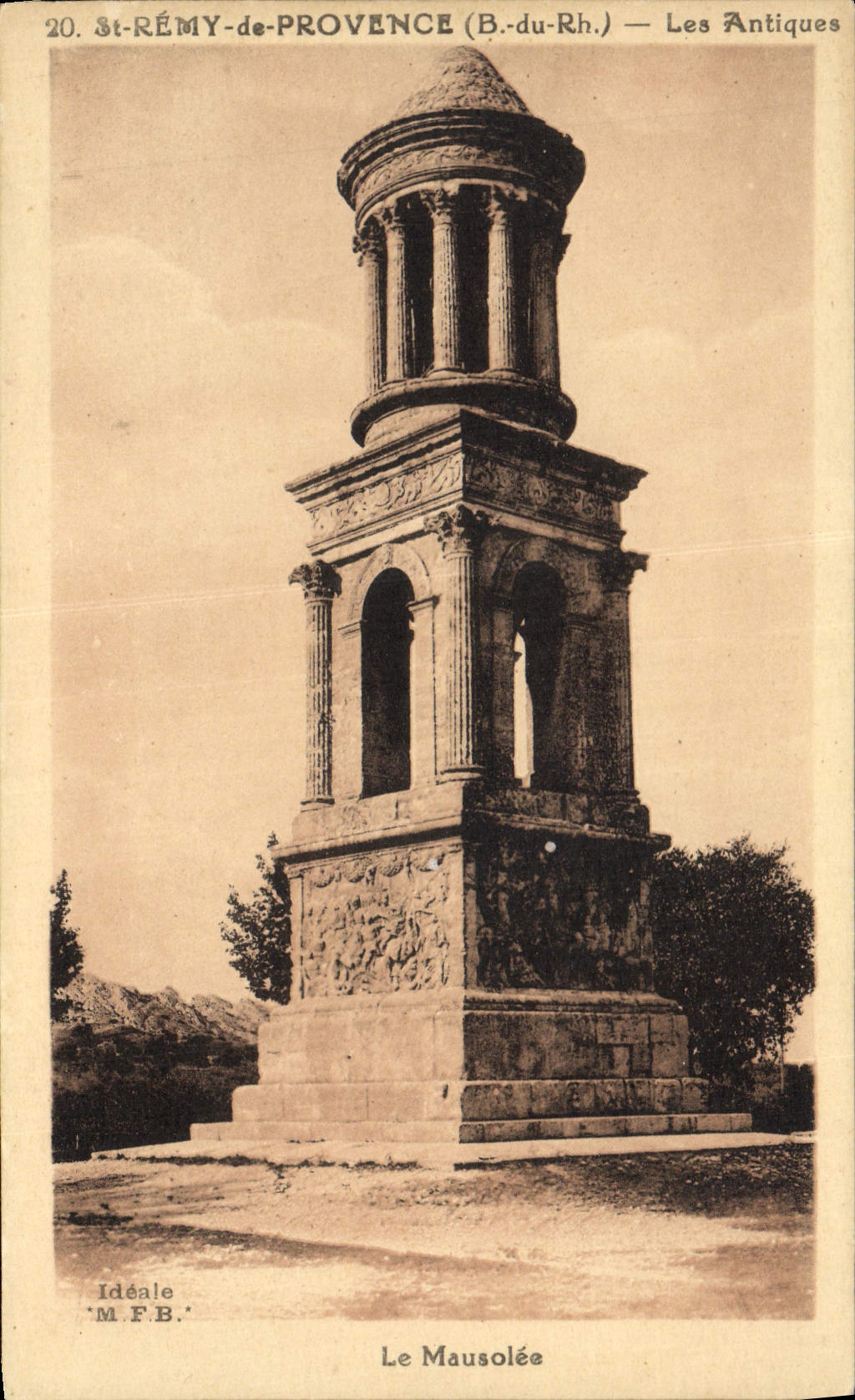 CPA Saint Remy De Provence Le mausolee