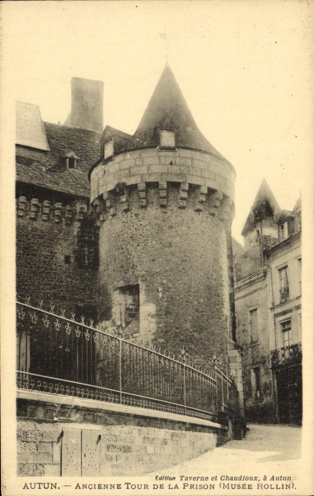 CPA Prison Autun Ancienne tour de la prison Musee Rollin
