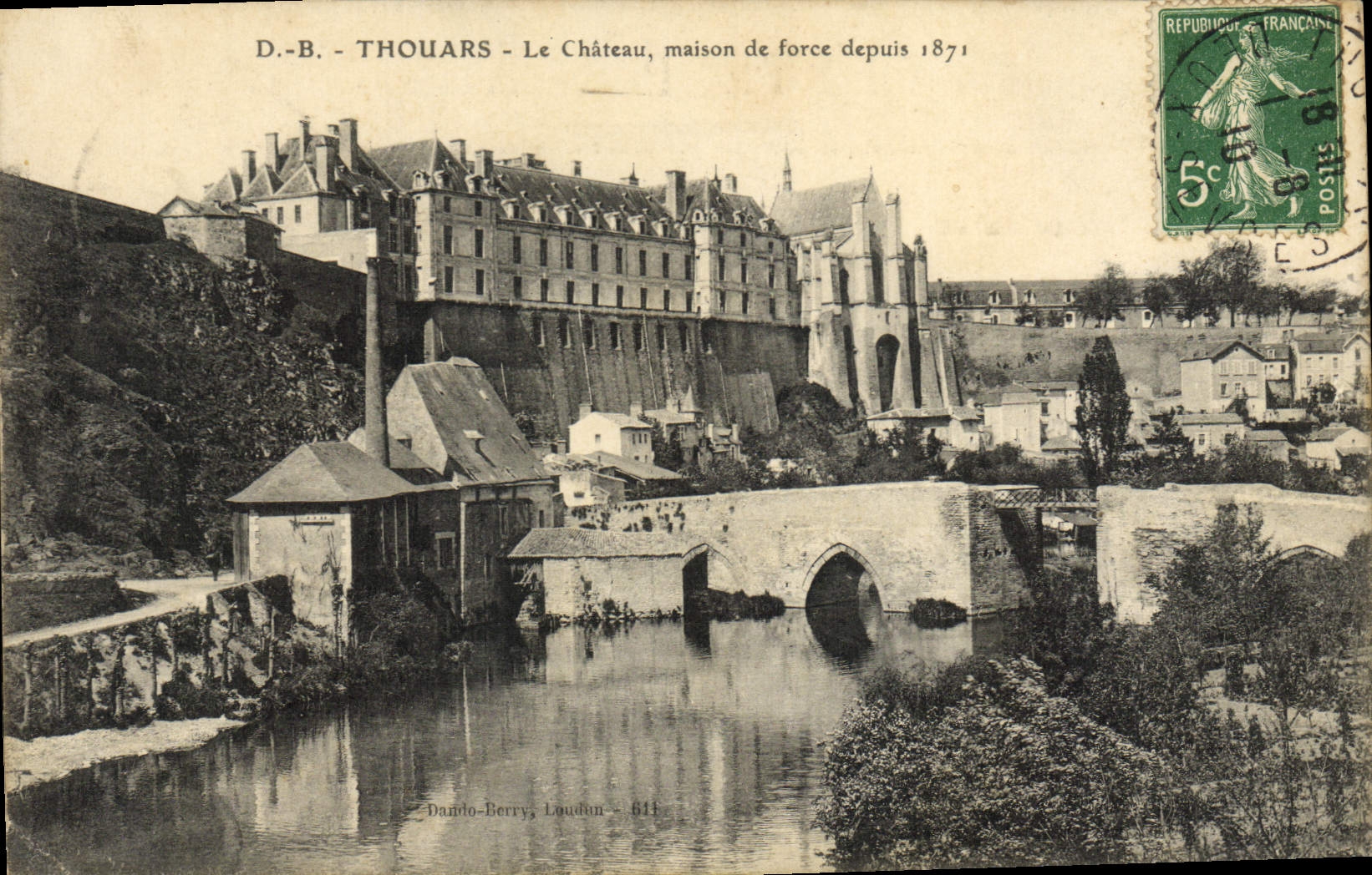 Prisión de Thouars de la POSTAL de la VENDIMIA la casa del castillo de la corrección desde 1871