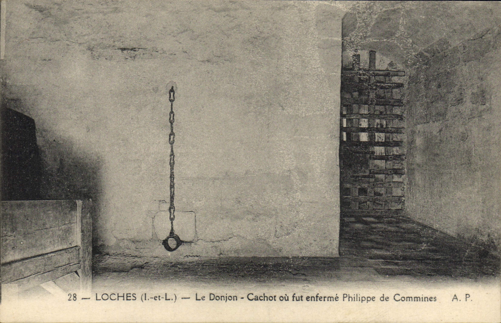 CPA Prison Loches le donjon Cachot ou fut enferme Philippe de Commines