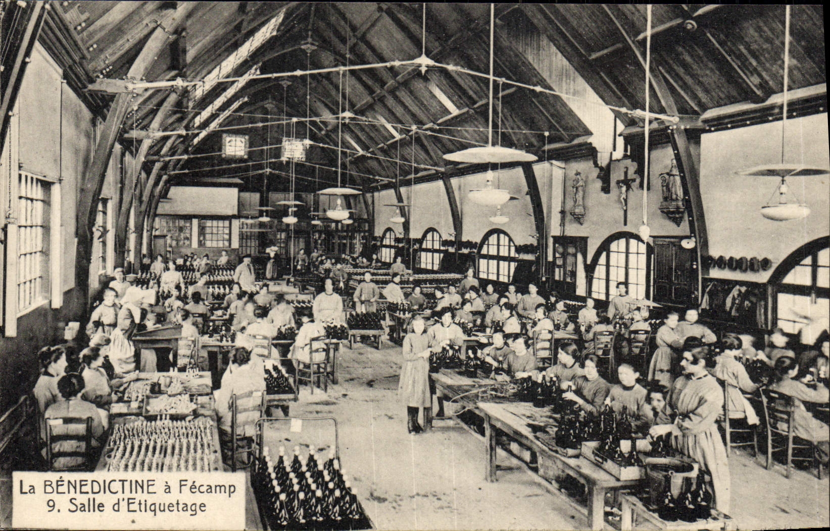 VINTAGE POSTCARD Benedictine has Fecamp Salle of labelling