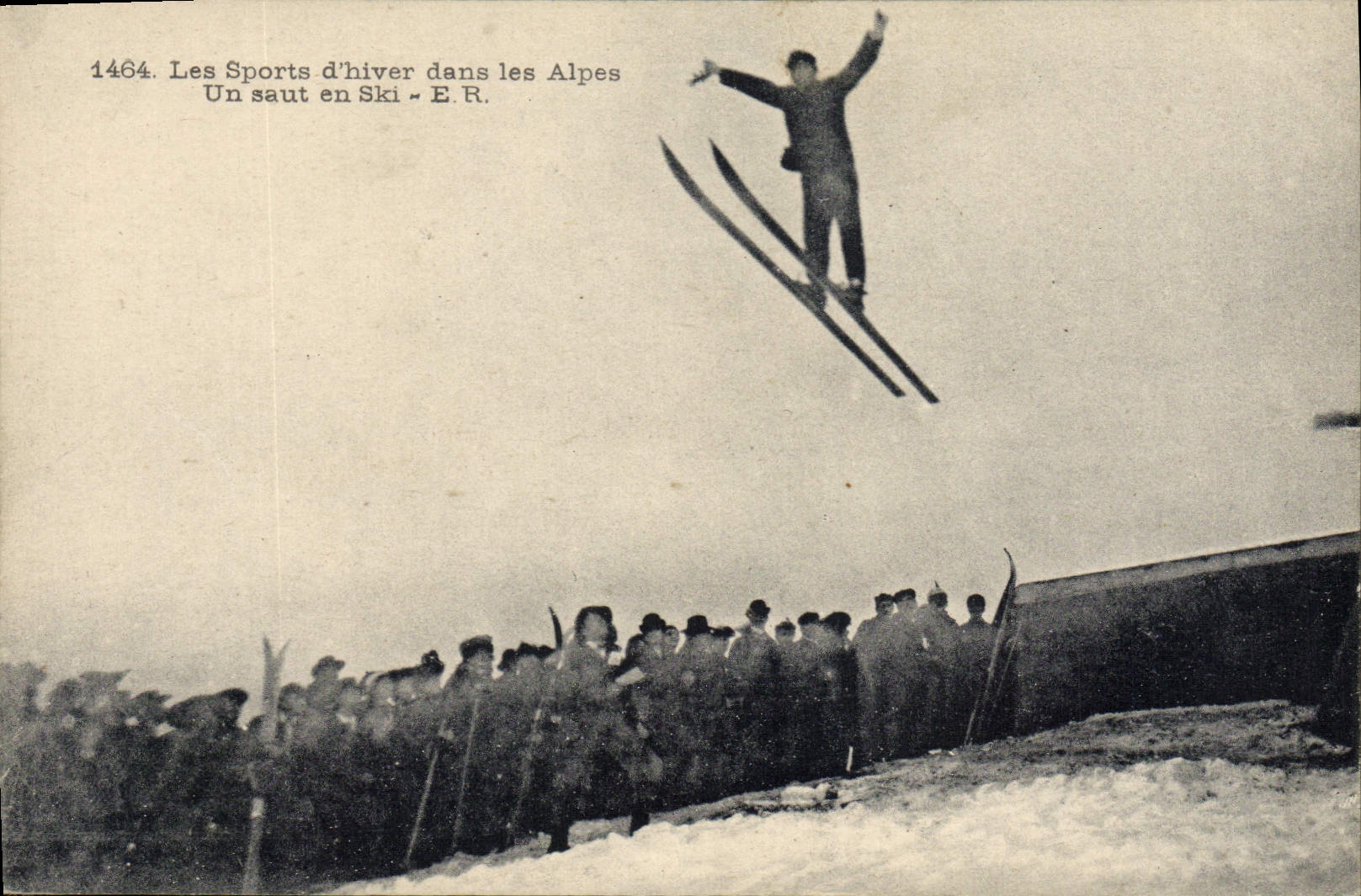 Deportes de invierno del esquí de los deportes de invierno de la POSTAL de la VENDIMIA en las montan@as un ski-jump