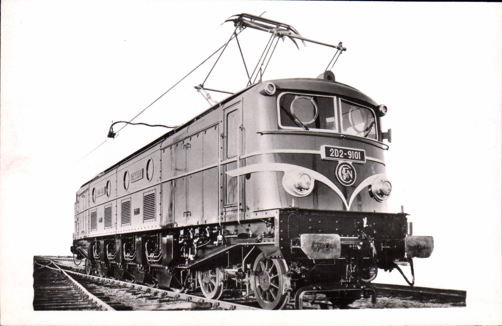 CPA Train Locomotive electrique Serie 2D2 9101 9135