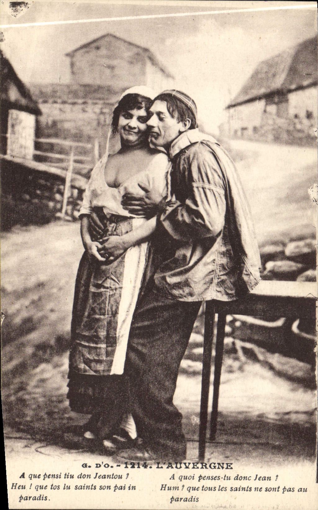 VINTAGE POSTCARD Woman Naked erotic Auvergne