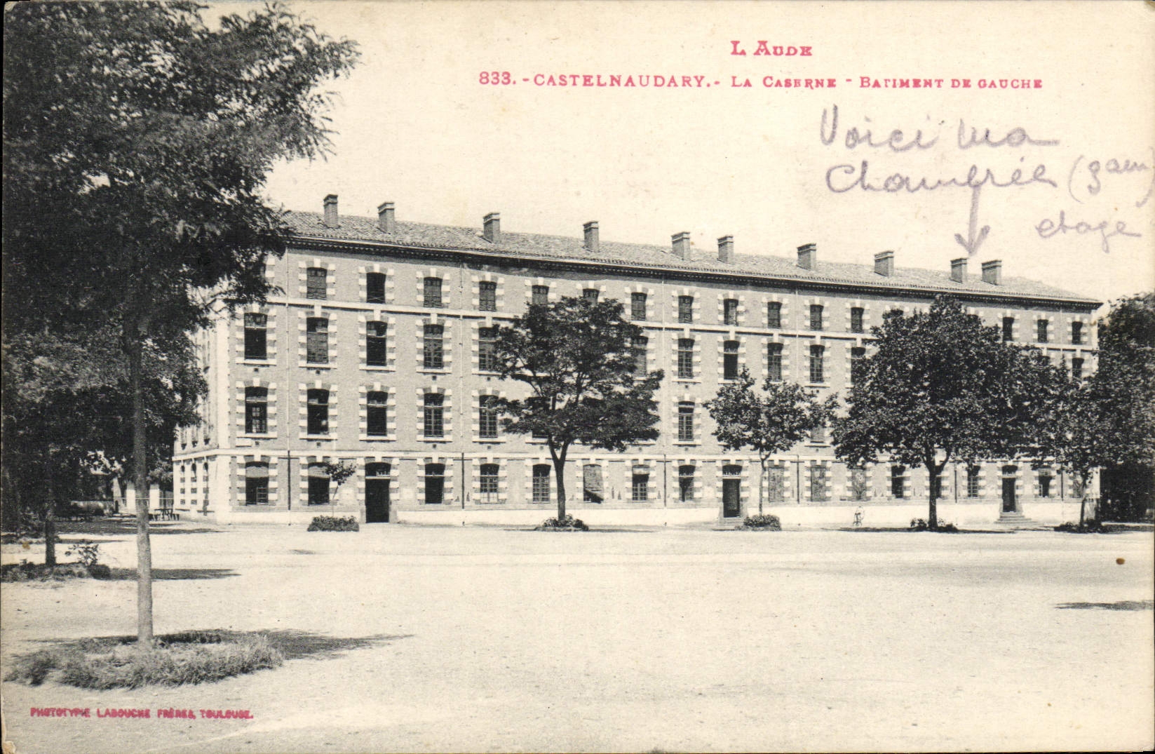 VINTAGE POSTCARD Militaria Castelnaudary Barracks the barracks Building of left